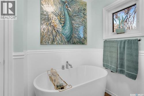 235 J Avenue N, Saskatoon, SK - Indoor Photo Showing Bathroom