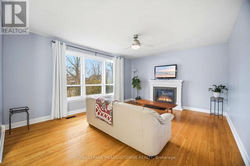 2286 Prospect Street Burlington - 2286 Prospect Street, Burlington, ON - Indoor Photo Showing Living Room With Fireplace