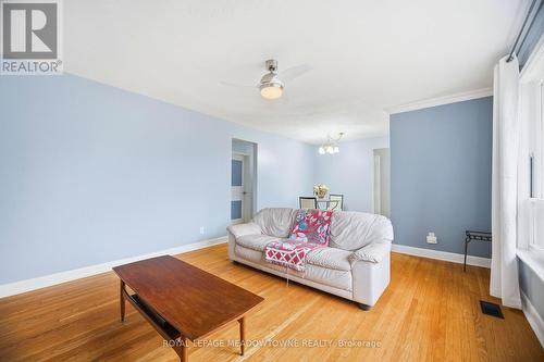 2286 Prospect Street Burlington - 2286 Prospect Street, Burlington, ON - Indoor Photo Showing Living Room