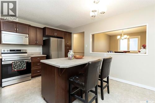 131 Tobin Crescent, Saskatoon, SK - Indoor Photo Showing Kitchen