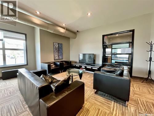 312 1510 Neville Drive, Regina, SK - Indoor Photo Showing Living Room