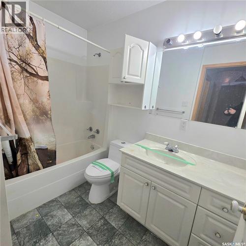 8 Coupland Crescent, Meadow Lake, SK - Indoor Photo Showing Bathroom