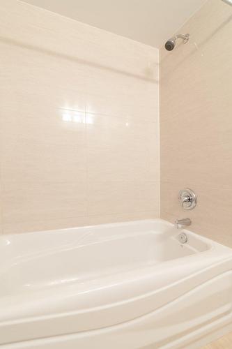 Salle de bains - 406-4555 Av. Bonavista, Montréal (Côte-Des-Neiges/Notre-Dame-De-Grâce), QC - Indoor Photo Showing Bathroom