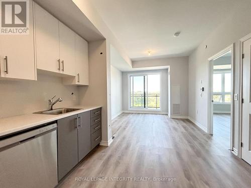 415 - 397 Codd'S Road, Ottawa, ON - Indoor Photo Showing Kitchen