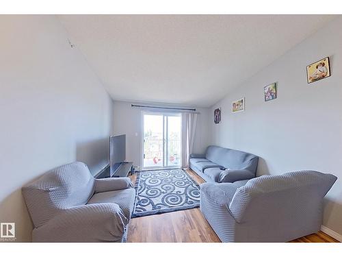 #418 3425 19 St Nw, Edmonton, AB - Indoor Photo Showing Living Room