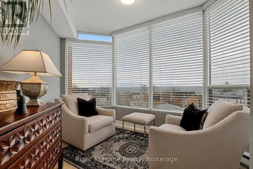 Relax in the den while taking in the views! - 603 - 2121 Lakeshore Road, Burlington (Brant), ON - Indoor