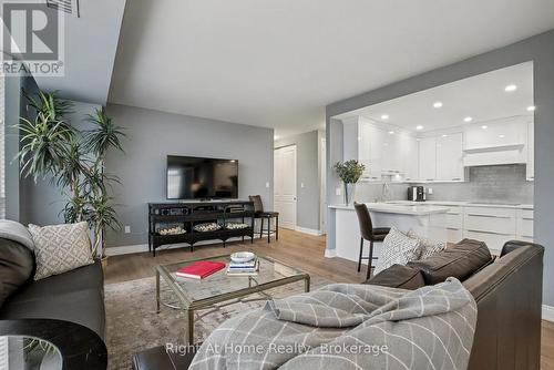 603 - 2121 Lakeshore Road, Burlington (Brant), ON - Indoor Photo Showing Living Room