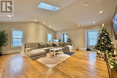 361 Main Street N, Markham, ON - Indoor Photo Showing Living Room