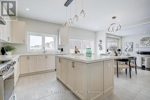 1580 Sharpe Street, Innisfil, ON - Indoor Photo Showing Kitchen