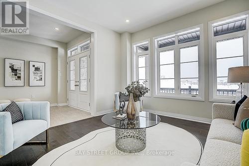 1580 Sharpe Street, Innisfil, ON - Indoor Photo Showing Living Room