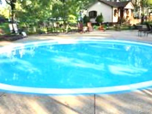 Pool - 715-2555 Av. Du Havre-Des-Îles, Laval (Chomedey), QC - Outdoor With In Ground Pool With Backyard