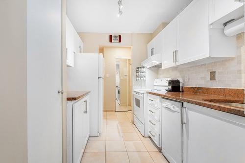 Kitchen - 715-2555 Av. Du Havre-Des-Îles, Laval (Chomedey), QC - Indoor Photo Showing Kitchen