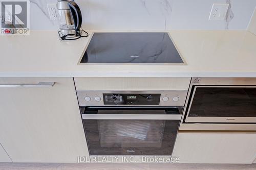 5112 - 1 Concord Cityplace Way, Toronto, ON - Indoor Photo Showing Kitchen