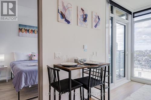 5112 - 1 Concord Cityplace Way, Toronto, ON - Indoor