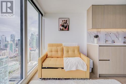 5112 - 1 Concord Cityplace Way, Toronto, ON - Indoor Photo Showing Bedroom