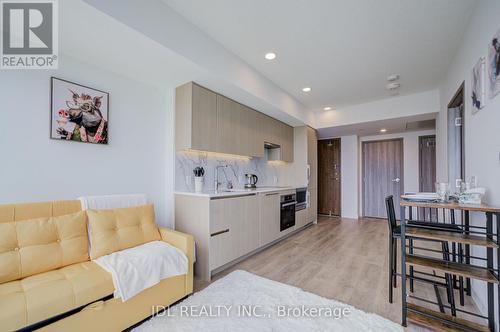 5112 - 1 Concord Cityplace Way, Toronto, ON - Indoor