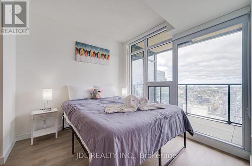5112 - 1 Concord Cityplace Way, Toronto, ON - Indoor Photo Showing Bedroom