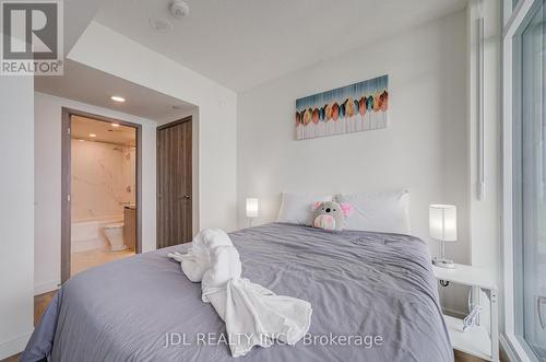 5112 - 1 Concord Cityplace Way, Toronto, ON - Indoor Photo Showing Bedroom
