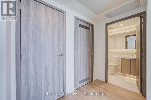 5112 - 1 Concord Cityplace Way, Toronto, ON - Indoor Photo Showing Bathroom