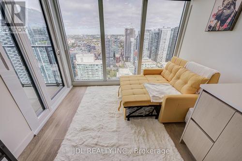 5112 - 1 Concord Cityplace Way, Toronto, ON - Indoor