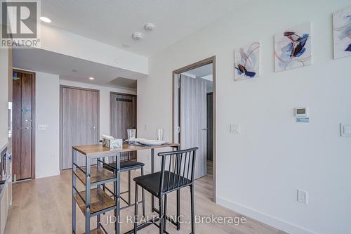 5112 - 1 Concord Cityplace Way, Toronto, ON - Indoor