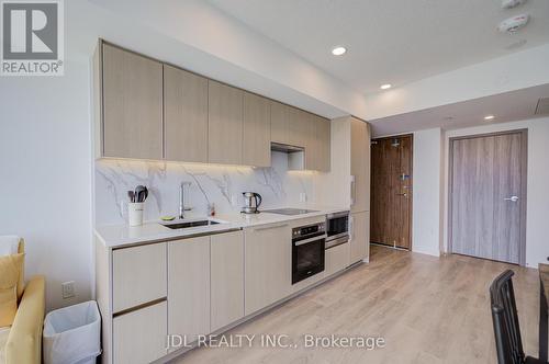 5112 - 1 Concord Cityplace Way, Toronto, ON - Indoor Photo Showing Kitchen