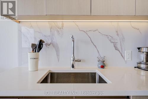 5112 - 1 Concord Cityplace Way, Toronto, ON - Indoor