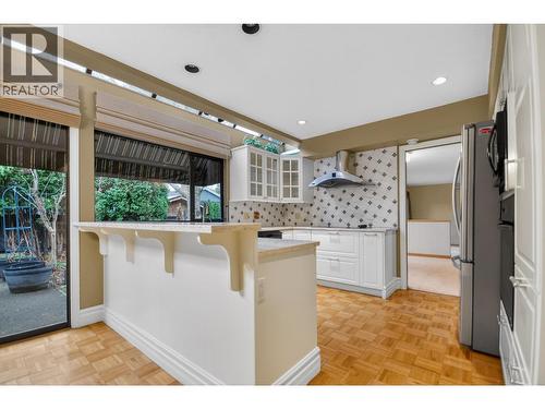 9839 Waller Court, Richmond, BC - Indoor Photo Showing Kitchen