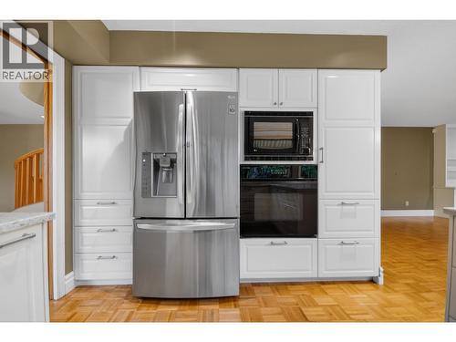 9839 Waller Court, Richmond, BC - Indoor Photo Showing Kitchen