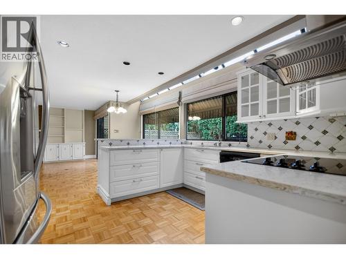 9839 Waller Court, Richmond, BC - Indoor Photo Showing Kitchen