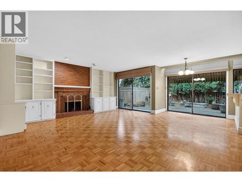 9839 Waller Court, Richmond, BC - Indoor Photo Showing Living Room