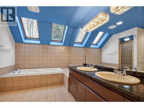 9839 Waller Court, Richmond, BC - Indoor Photo Showing Bathroom