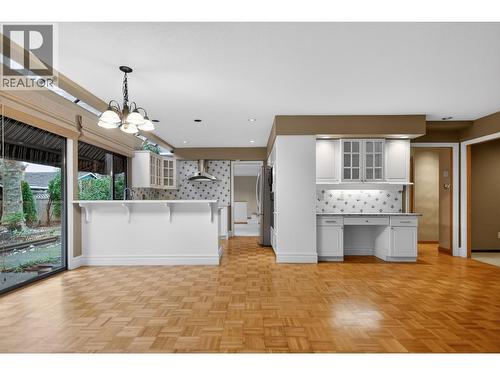 9839 Waller Court, Richmond, BC - Indoor Photo Showing Kitchen