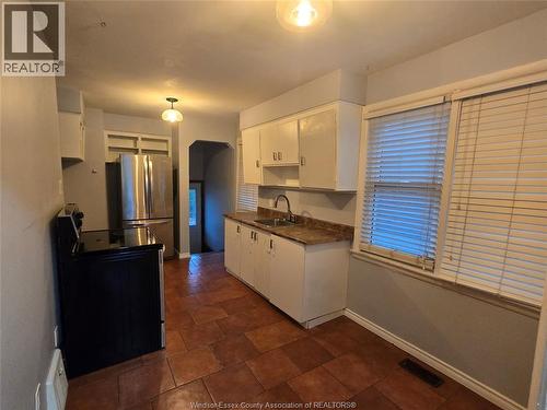 1182 Harrison Avenue, Windsor, ON - Indoor Photo Showing Kitchen