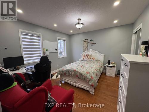 3810 Thomas Street, Mississauga, ON - Indoor Photo Showing Bedroom
