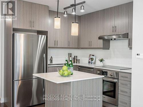 1504 - 1 The Esplanade Street, Toronto, ON - Indoor Photo Showing Kitchen With Upgraded Kitchen