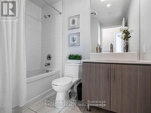1504 - 1 The Esplanade Street, Toronto, ON - Indoor Photo Showing Bathroom