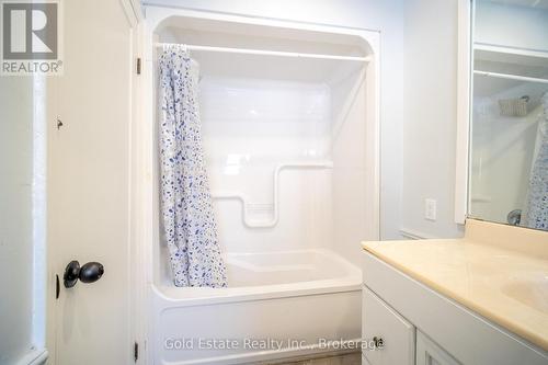 10 Monroe Street N, Cambridge, ON - Indoor Photo Showing Bathroom