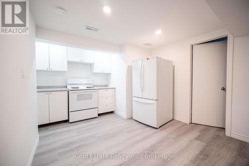 10 Monroe Street N, Cambridge, ON - Indoor Photo Showing Kitchen
