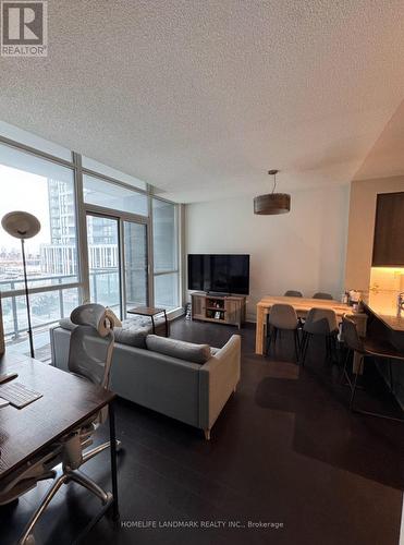 401 - 1185 The Queensway, Toronto, ON - Indoor Photo Showing Living Room