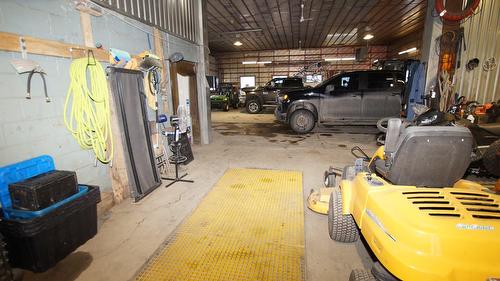 Garage - 301 Rue Laforest, Saint-Alphonse-Rodriguez, QC - Indoor Photo Showing Garage