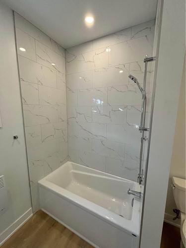 Chambre à coucher - 8 Ch. Sisttie, La Pêche, QC - Indoor Photo Showing Bathroom