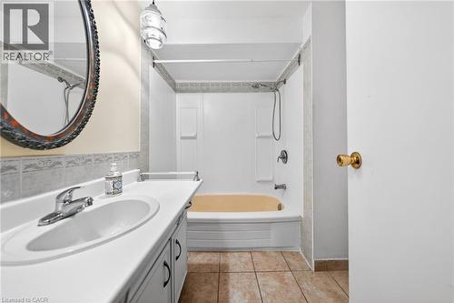 539 Willow Road Unit# 66, Guelph, ON - Indoor Photo Showing Bathroom