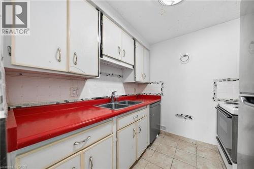 539 Willow Road Unit# 66, Guelph, ON - Indoor Photo Showing Kitchen With Double Sink