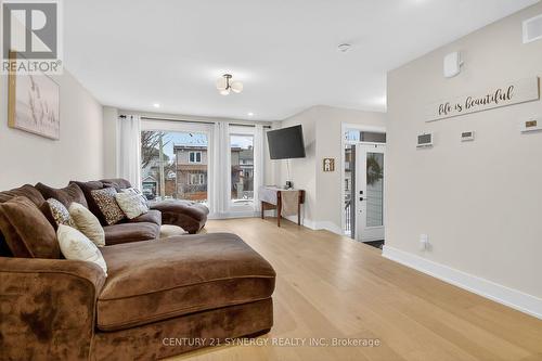 116 King George Street, Ottawa, ON - Indoor Photo Showing Living Room