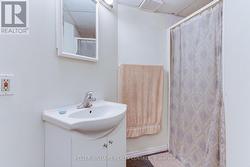 Rec Room 3 Pc W/Shower - 