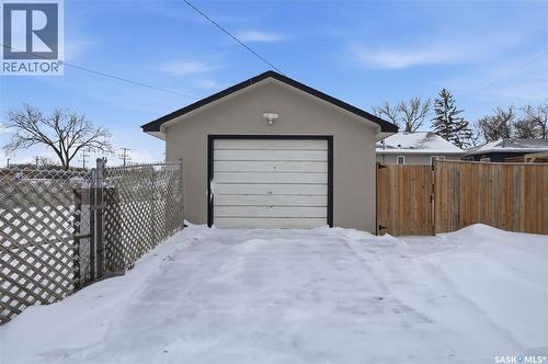 600 Mullin Avenue E, Regina, SK - Outdoor With Exterior