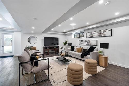 43 Trailside Crescent, Winnipeg, MB - Indoor Photo Showing Living Room