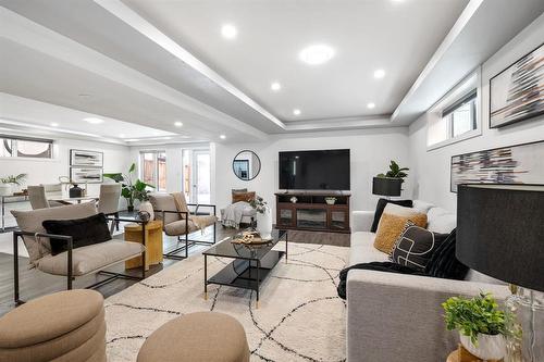 43 Trailside Crescent, Winnipeg, MB - Indoor Photo Showing Living Room