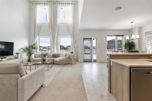 43 Trailside Crescent, Winnipeg, MB - Indoor Photo Showing Living Room